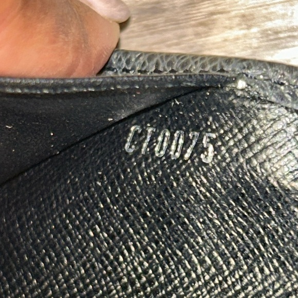 Louis Vuitton Black Taiga Long Wallet - Picture 3 of 14